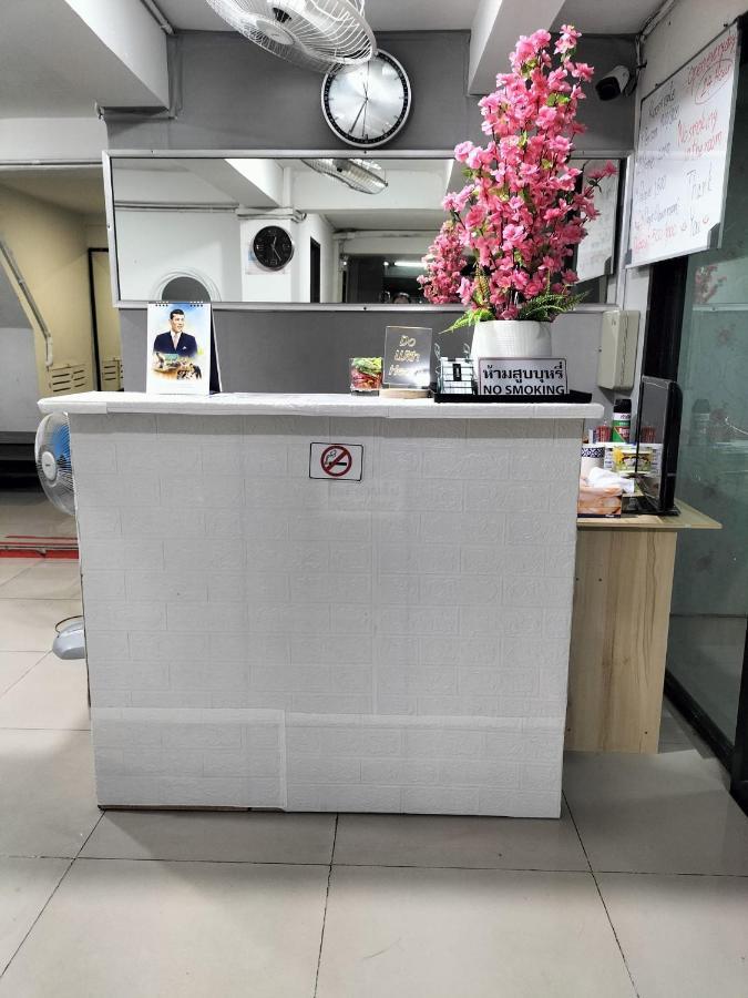 Uno Inn Bangkok Luaran gambar