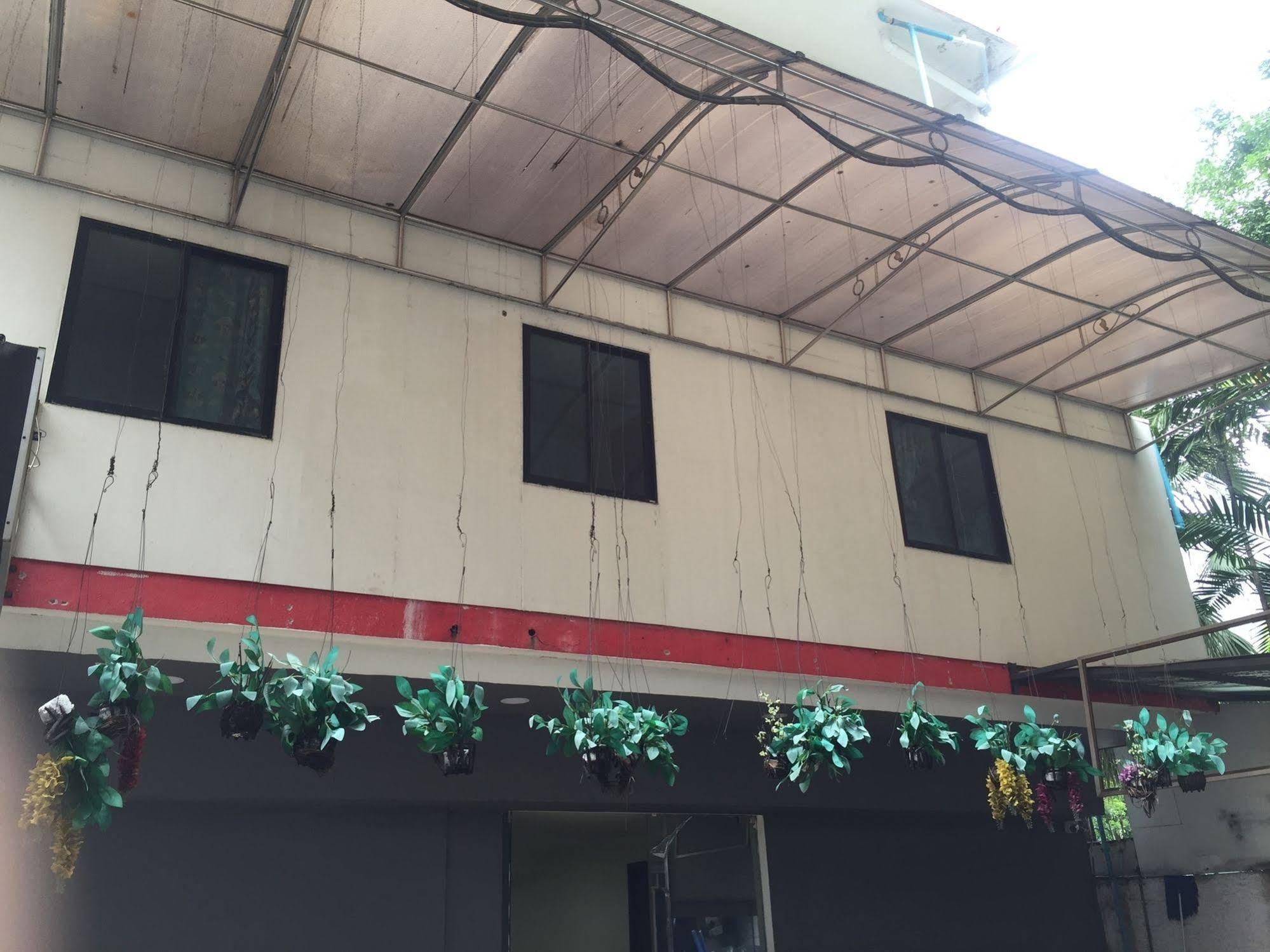 Uno Inn Bangkok Luaran gambar